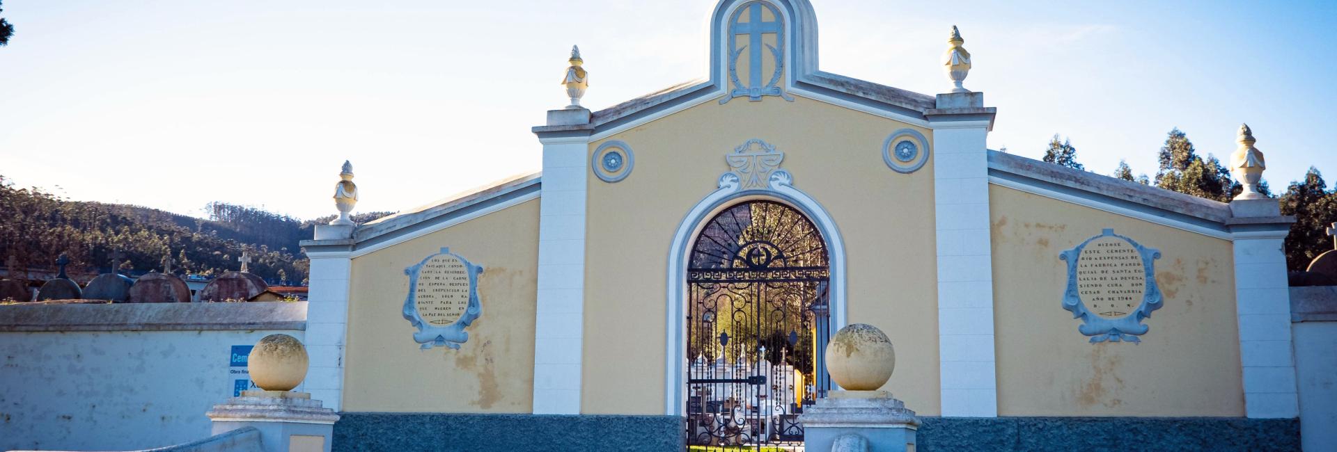 A Devesa, an indiano-style cemetery