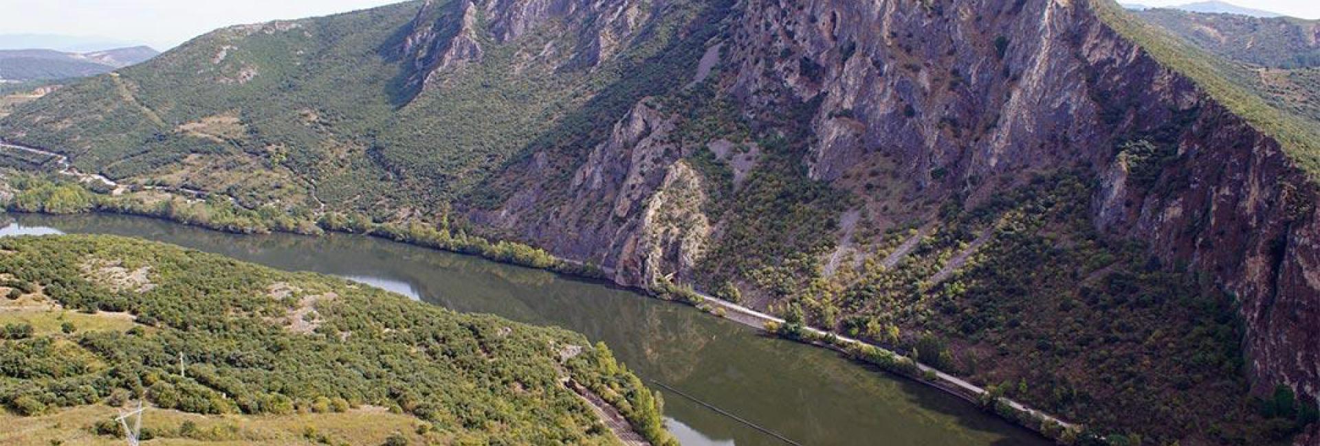 Enciña da Lastra mountain range