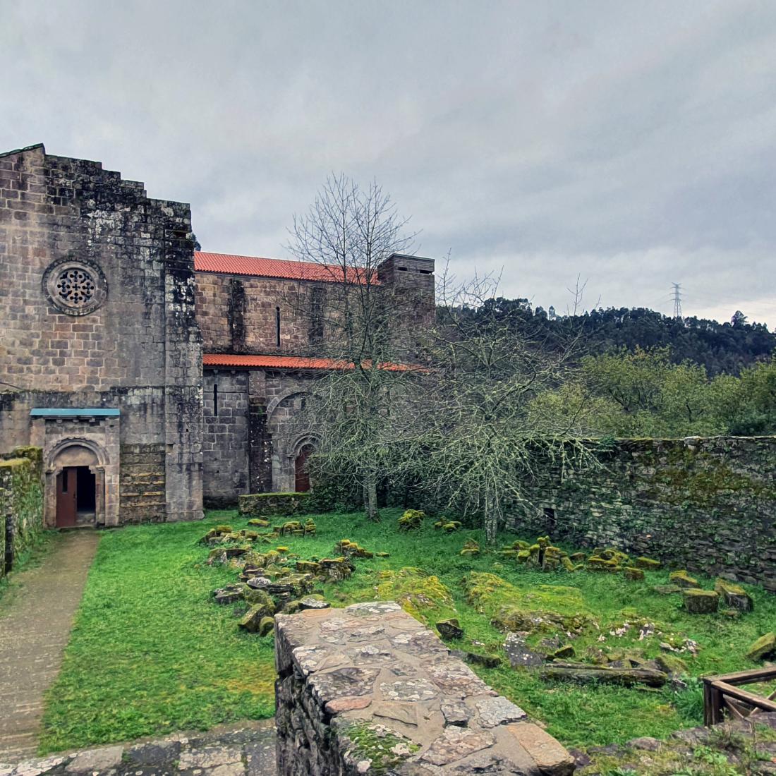 Mosteiro de San Lourenzo de Carboeiro
