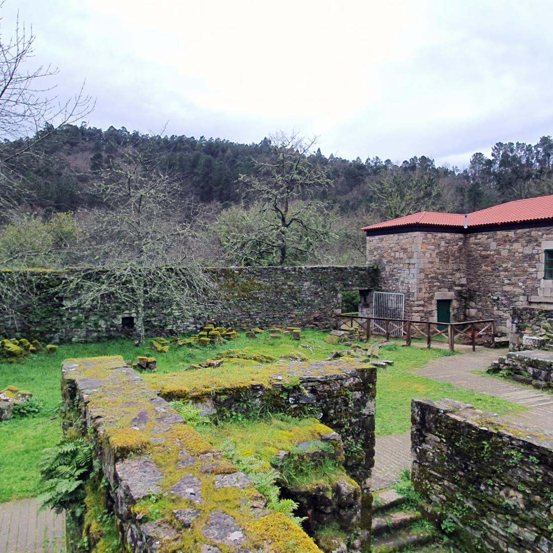 Mosteiro de San Lourenzo de Carboeiro