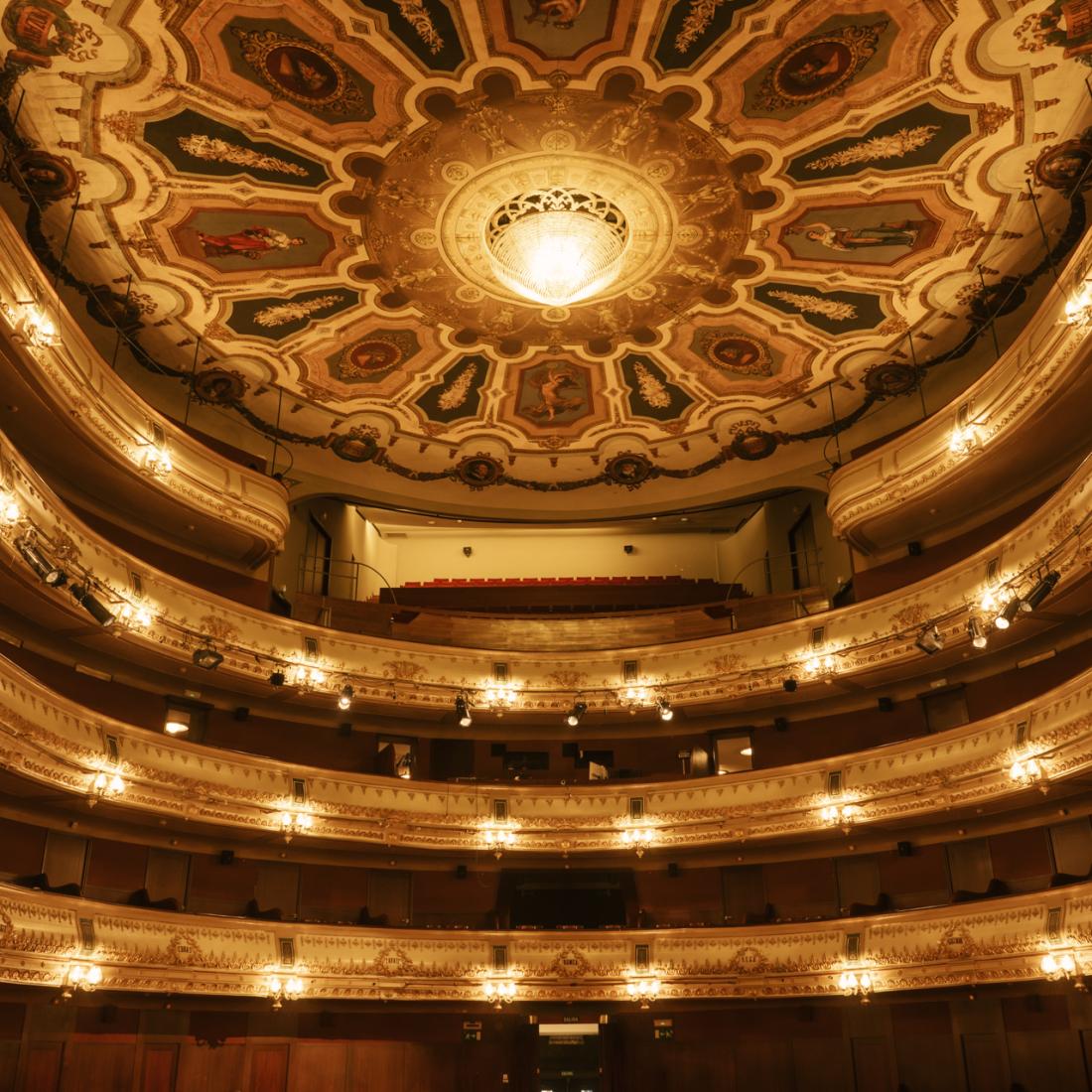 Teatro Rosalía de Castro