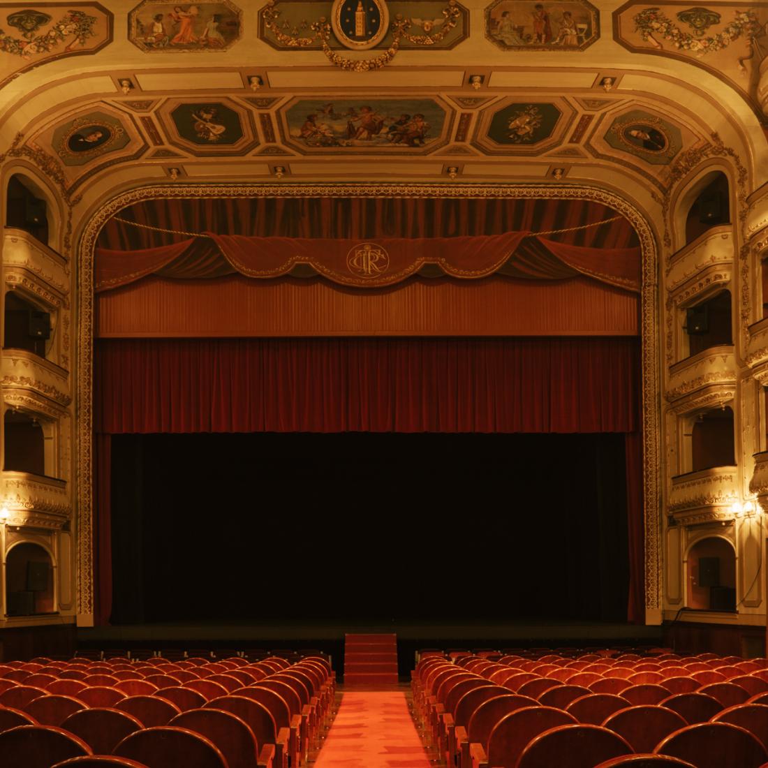 Teatro Rosalía de Castro