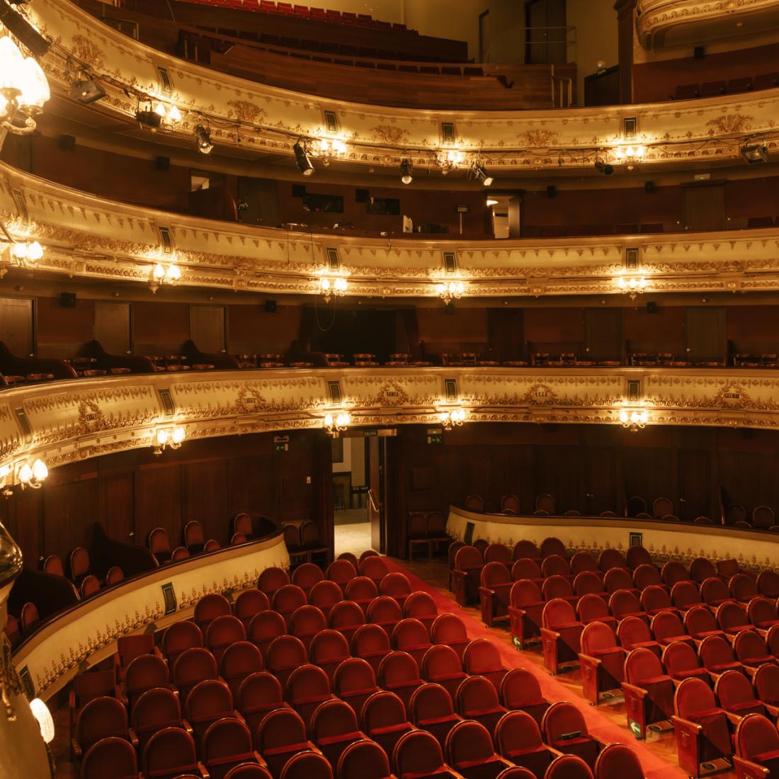 Teatro Rosalía de Castro