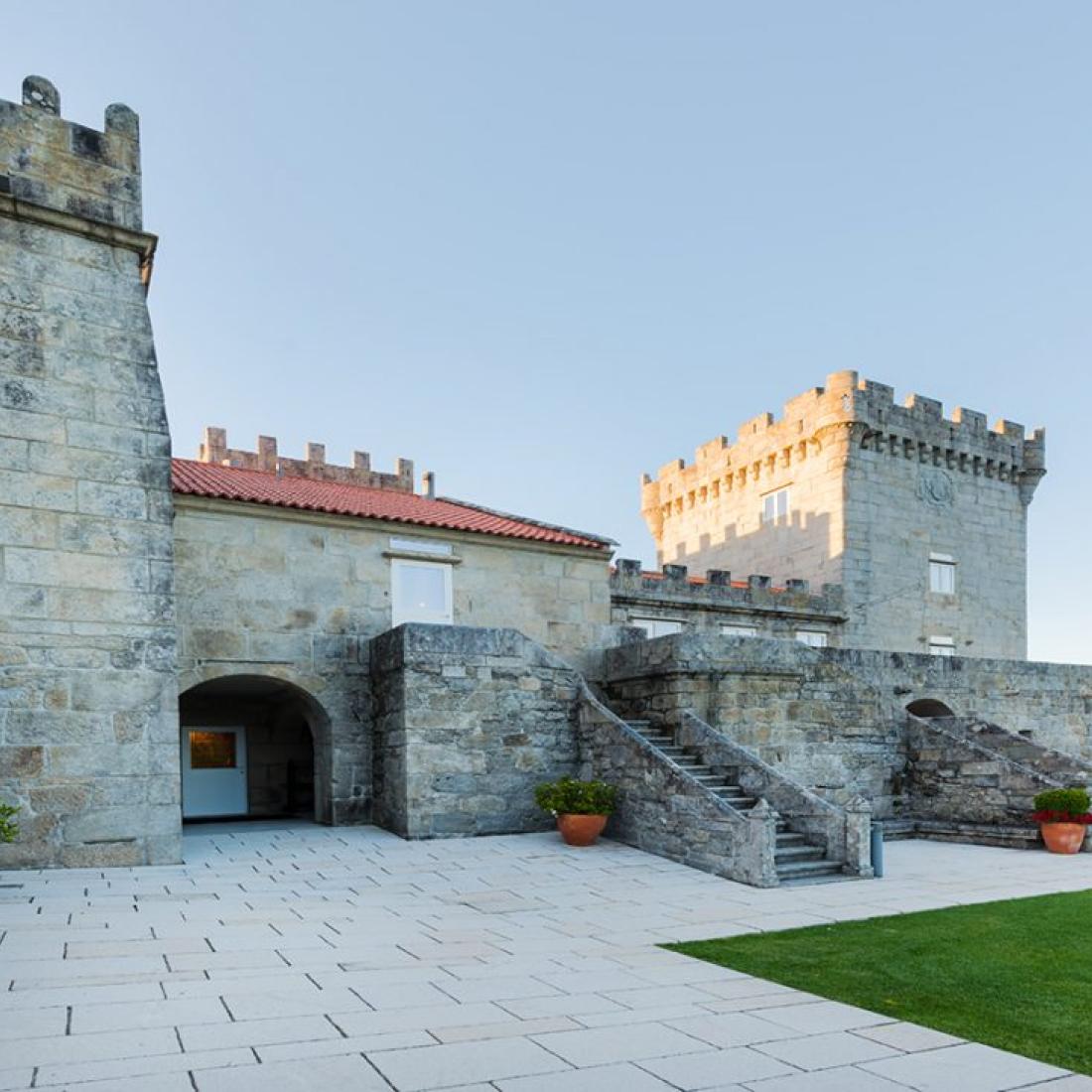 Torre de Tebra. Hotel 