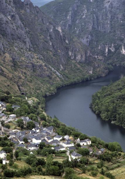 Enciña da Lastra mountain range