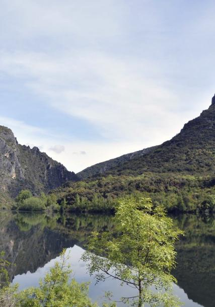 Enciña da Lastra mountain range