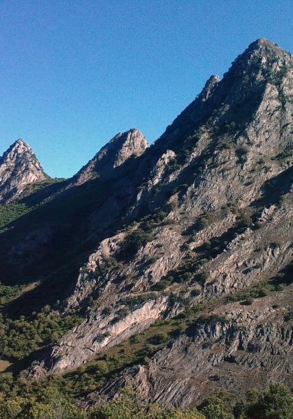 Enciña da Lastra mountain range